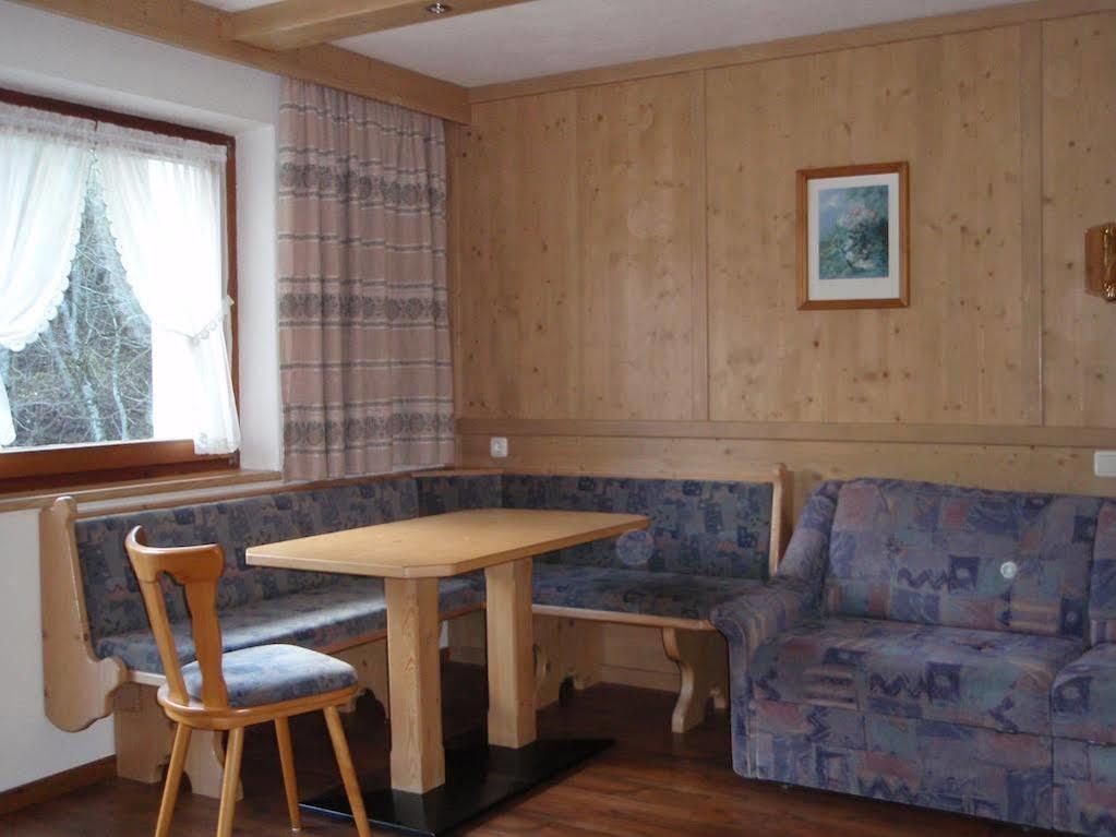 Pension Appartements Via Claudia Lermoos Kültér fotó